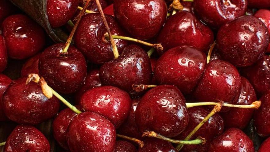 ¿Qué le pasa al cuerpo si comes demasiadas cerezas? La nutricionista Blanca García-Orea responde