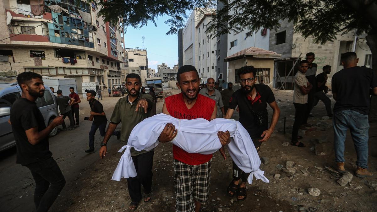 Israel perpetra su ofensiva total sobre Ciudad de Gaza.