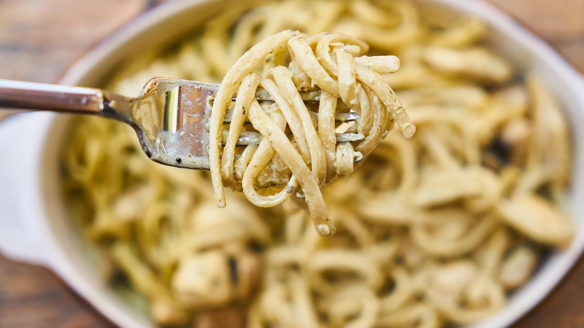 La pasta es un alimento rico en hidratos de carbono.