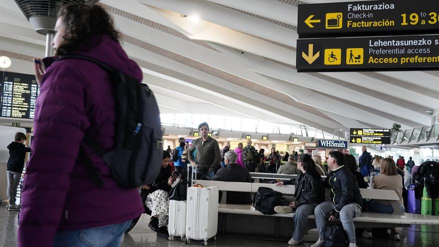 Bilbao arranca un inicio de verano muy movido en el aeropuerto