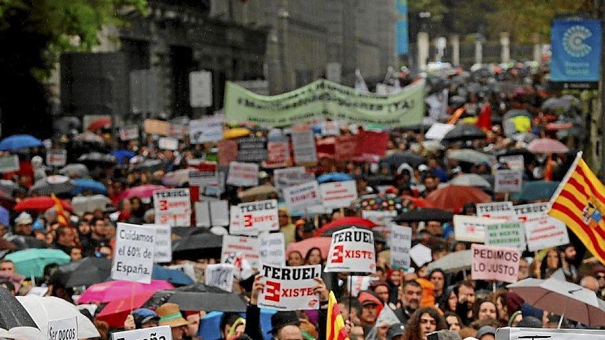 Llenos de promesas, vacíos de realidades