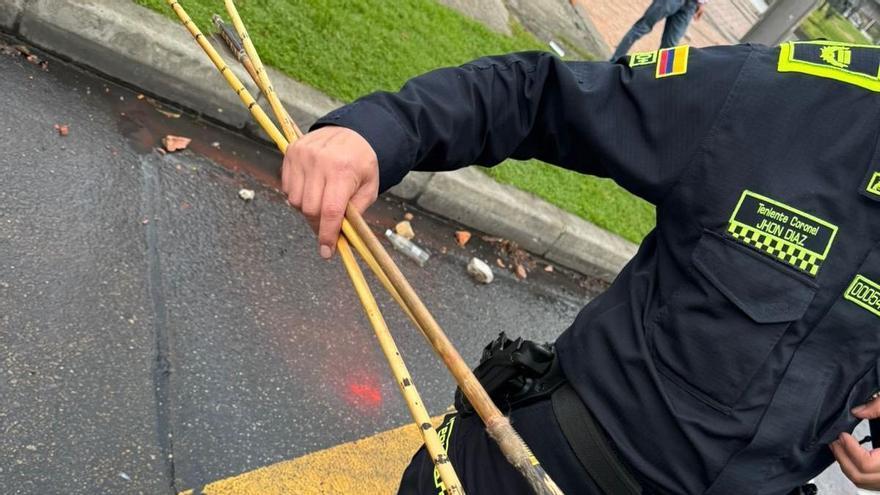Indígenas hieren con flechas a cuatro policías en Bogotá