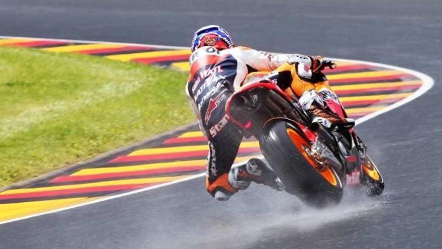 Stoner &quot;capitanea&quot; el trepidante rumbo final de los oficiales