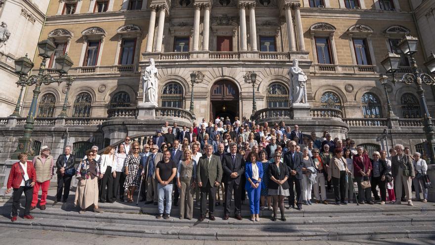 Hiriko adinekoen elkarteei harrera egin die Bilboko Udalak