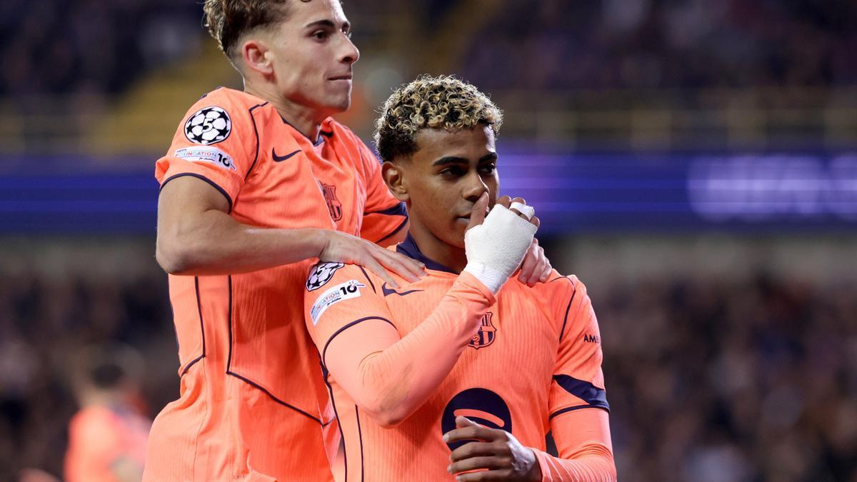 Lamine y Fermín celebran uno de los goles en Brujas.