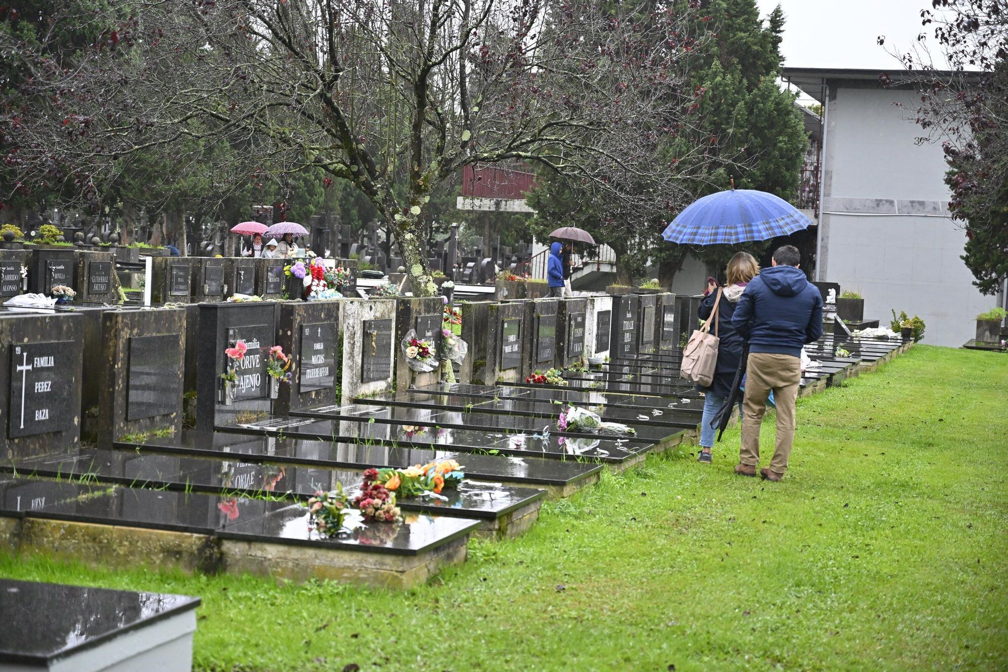 En imágenes: así se vive el día de Todos los Santos en el cementerio de Bilbao