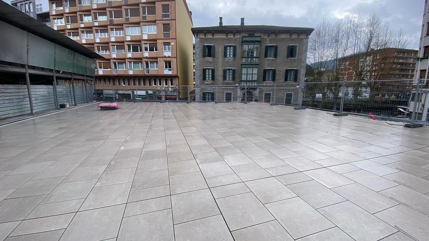 Laudio recoge propuestas para amueblar la Plaza de Abastos y su terraza