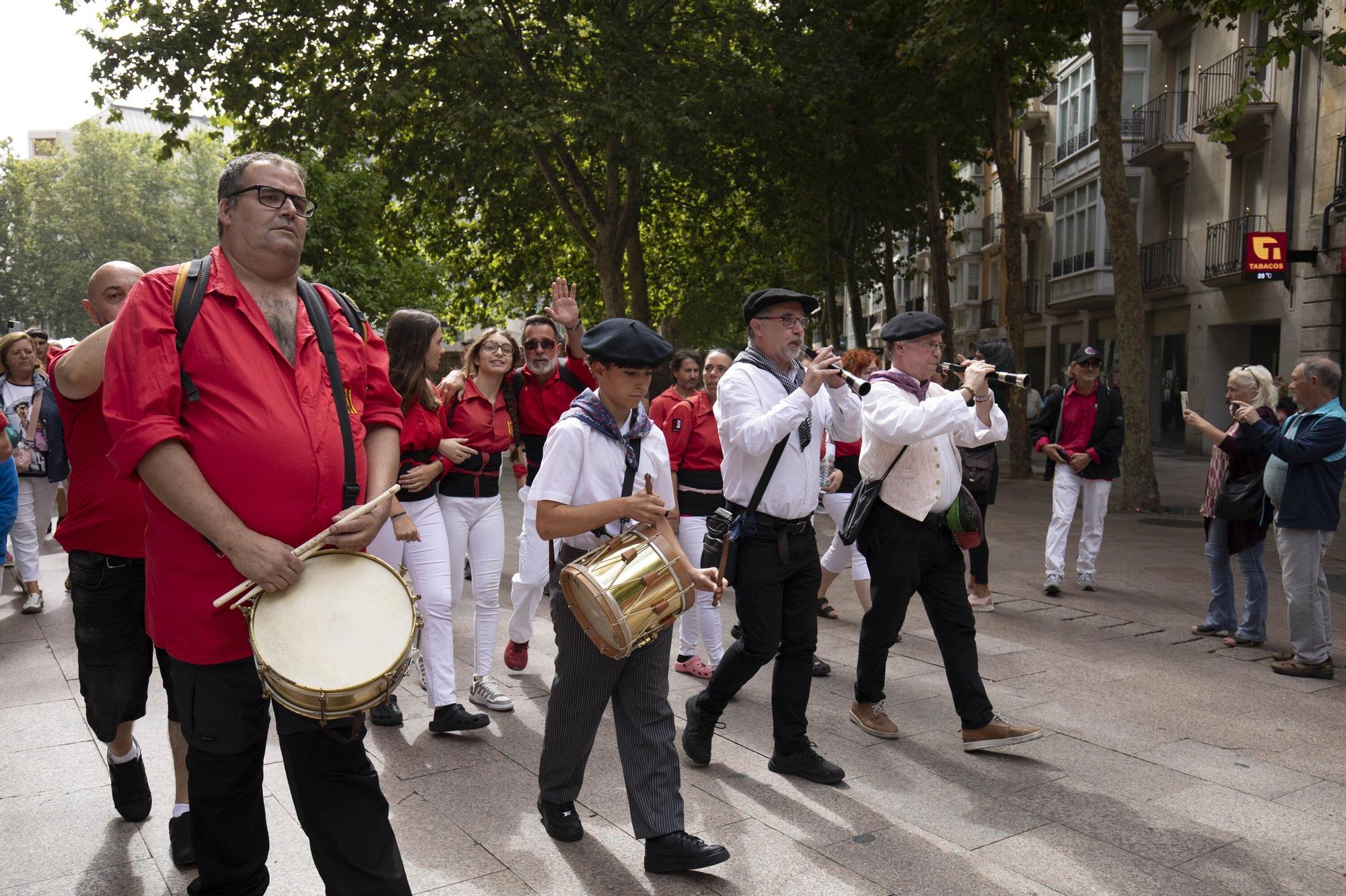 En imágenes: La Plaza Nueva de Vitoria acoge una gran Diada Castellera