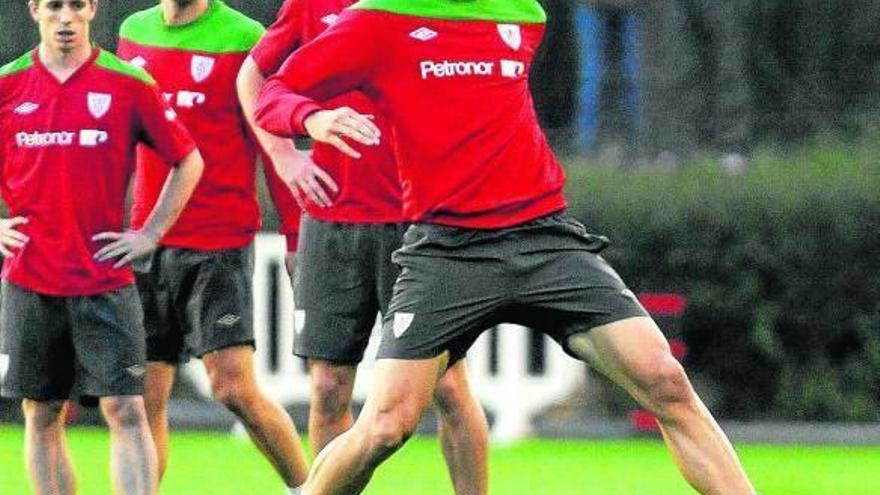 Fernando Llorente completó el entrenamiento de ayer con total normalidad.