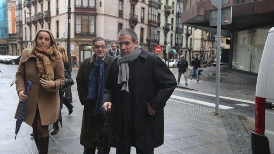El expresidente de Kutxabank Mario Fernández a su llegada la Fiscalía de  Bizkaia.