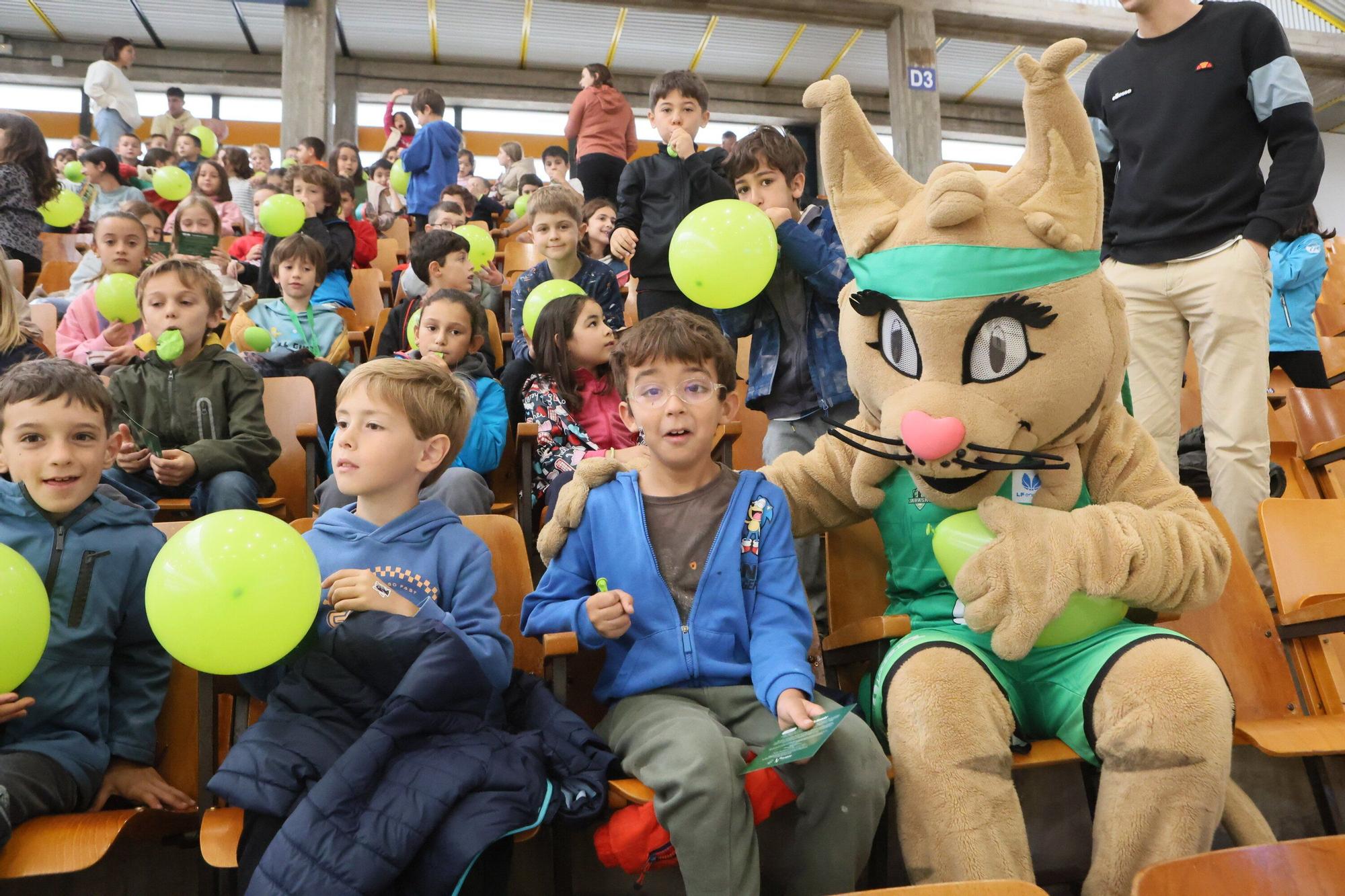 En imágenes: Entrenamiento del Araski en Mendizorroza con alumnos de Olabide