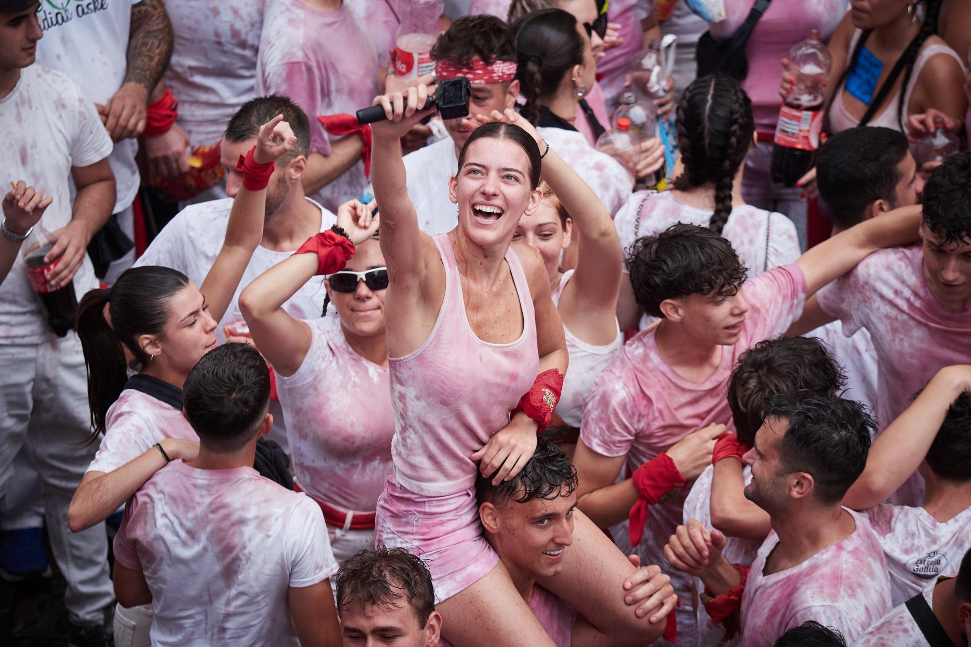 Fotos del  Chupinazo de San Fermín 2025 en Pamplona: ¡La fiesta más internacional se enciende con un grito solidario por Palestina!