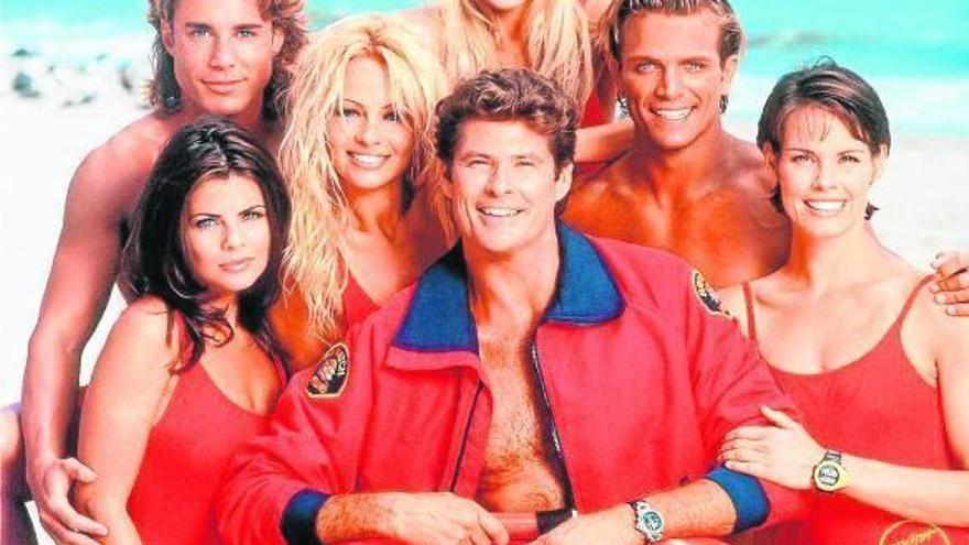 David Hasselhoff, con los vigilantes de la playa.