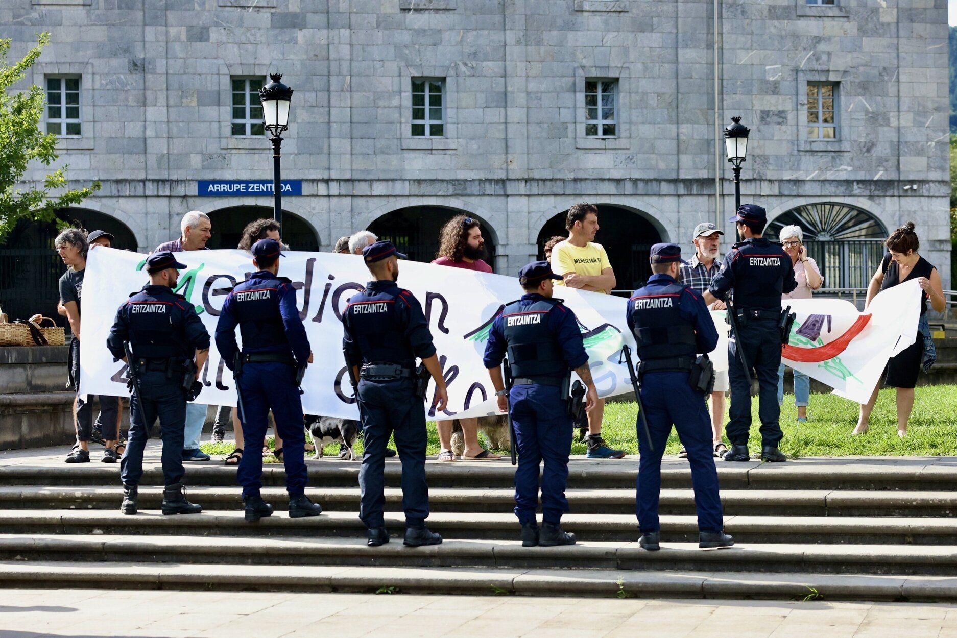 Procesión de autoridades en Azpeitia con motivo de San Inazio Bigarrena