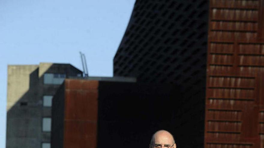 Andoni Aldekoa: “Entre mis retos está atraer a un público más joven al Euskalduna”
