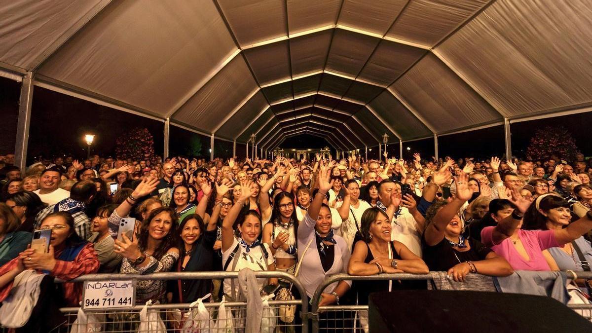 Asistentes a uno de los guateques de la anterior edición de Aste Nagusia