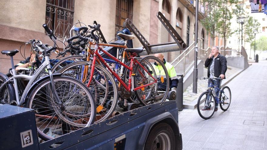 Estas 150 bicis esperan a sus dueños en Aguirrelanda