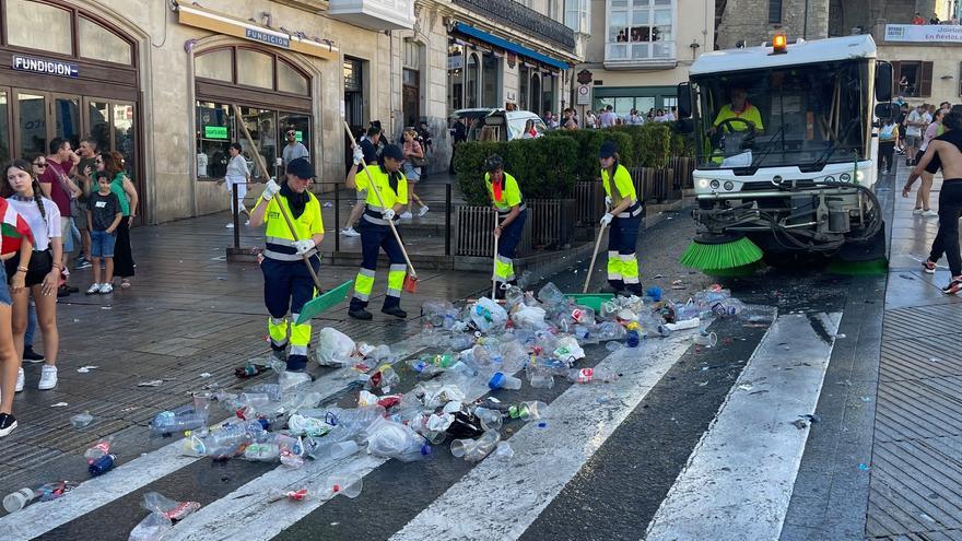 Vitoria refuerza el servicio de limpieza durante La Blanca