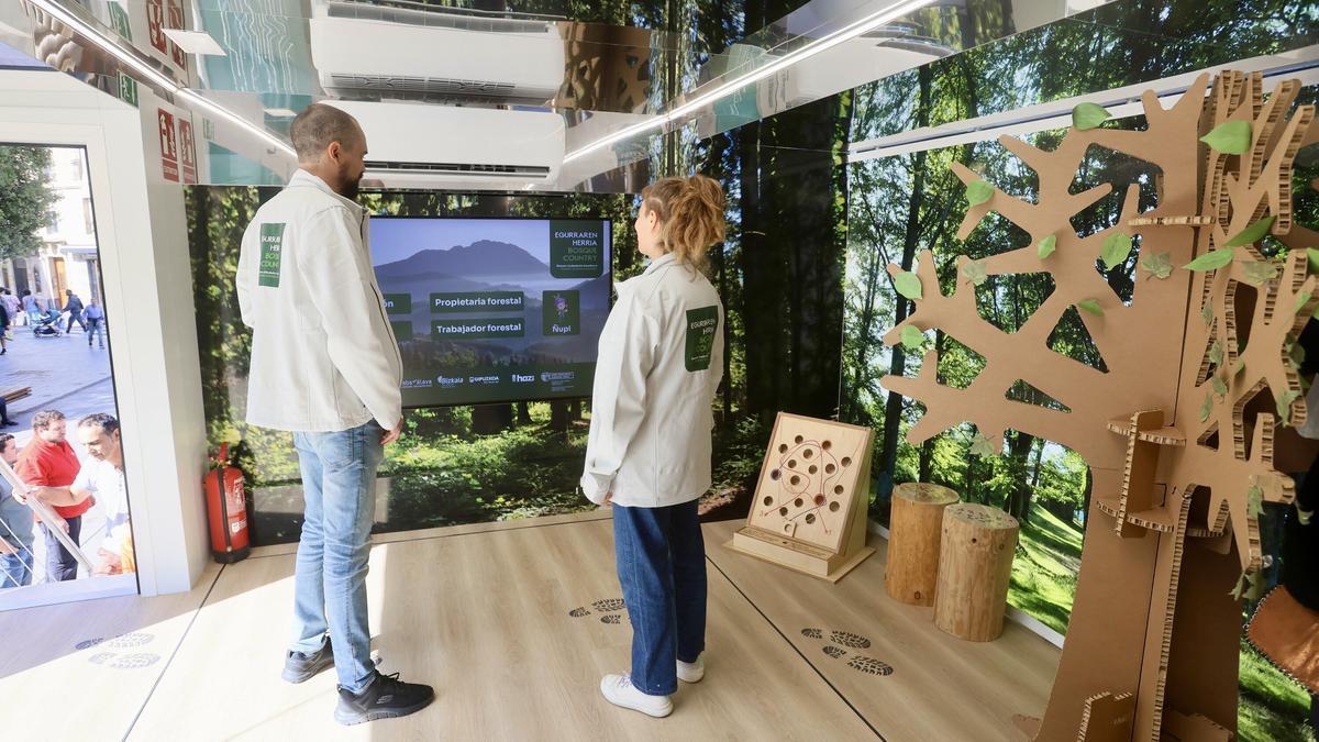 El camión de &#039;Egurraren Herria. Bosque Country&#039; arranca en Vitoria