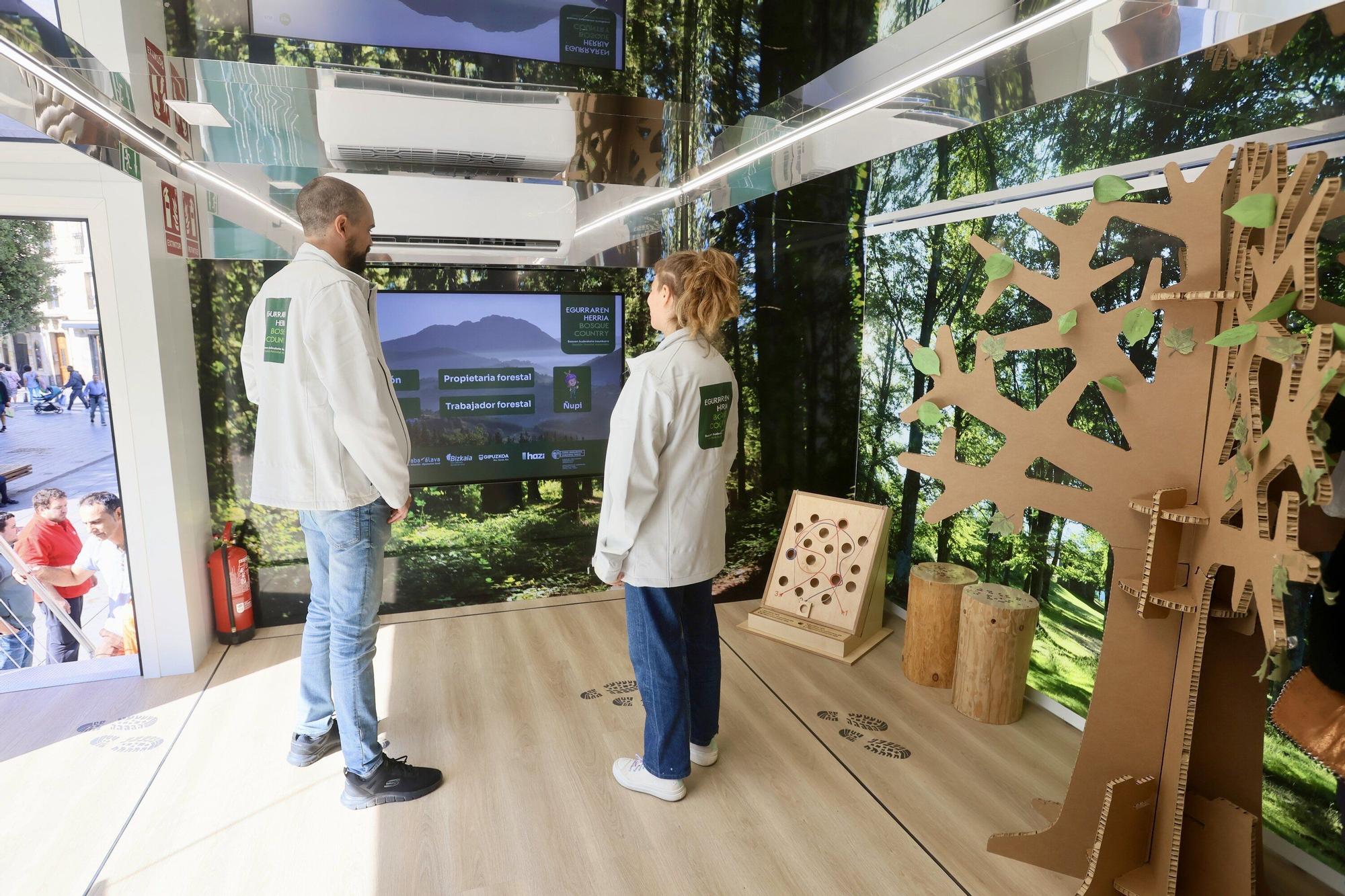 El camión de 'Egurraren Herria. Bosque Country' arranca en Vitoria