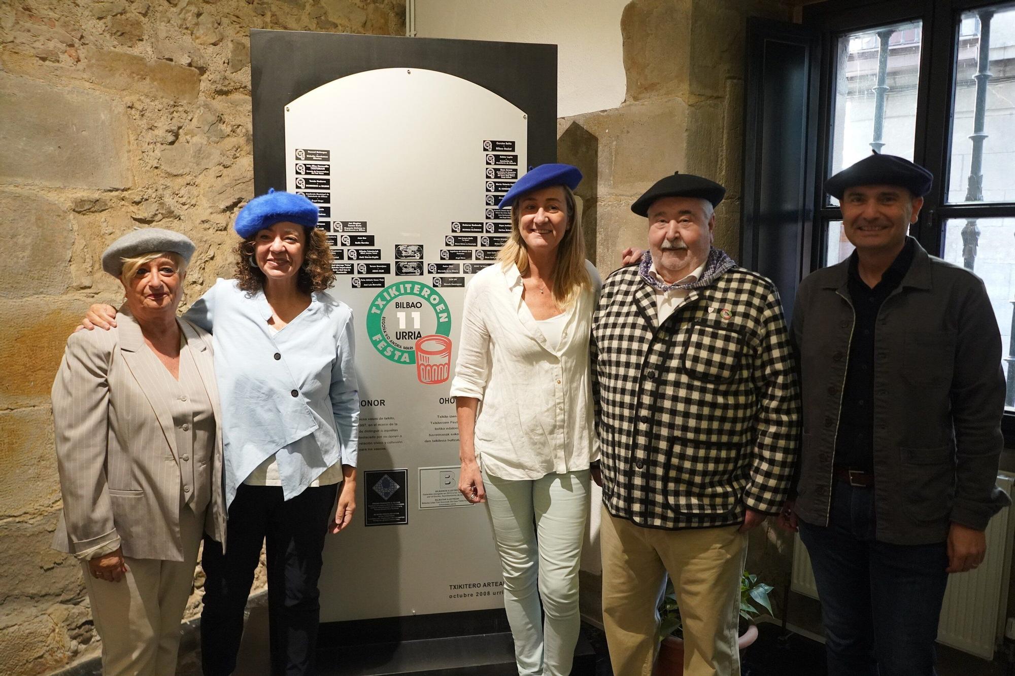 Itziar Urtasun, Gurutze Beitia; la presidenta del Surne Bilbao Basket, Isabel Iturbe; Moisés San Pelayo, y Álvaro Parro, de Laboral Kutxa.