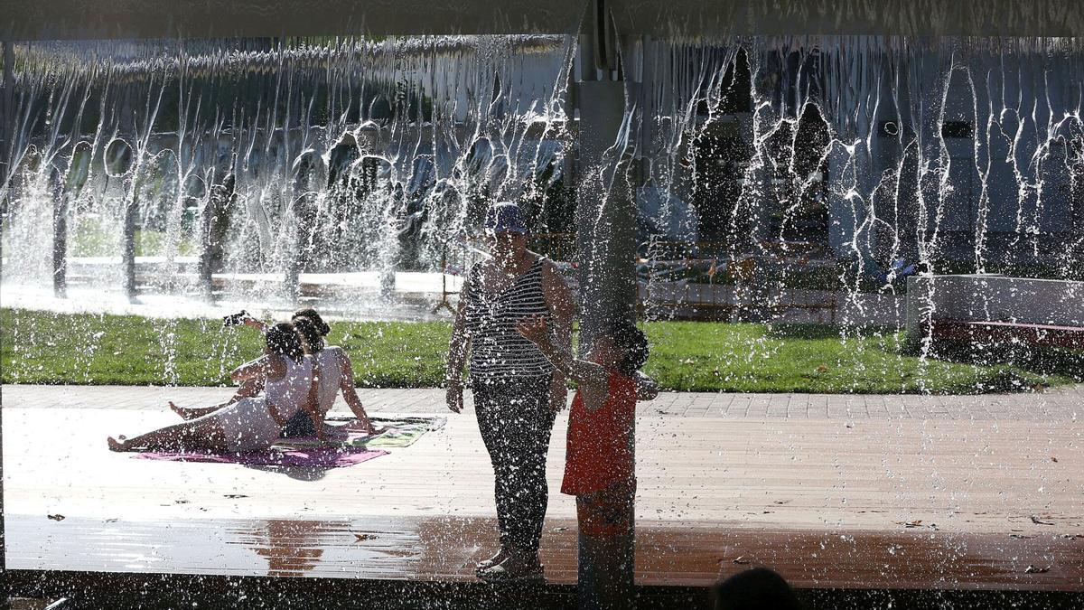 Las fuentes del parque pamplonés de Yamaguchi son un buen refugio ante las altas temperaturas.