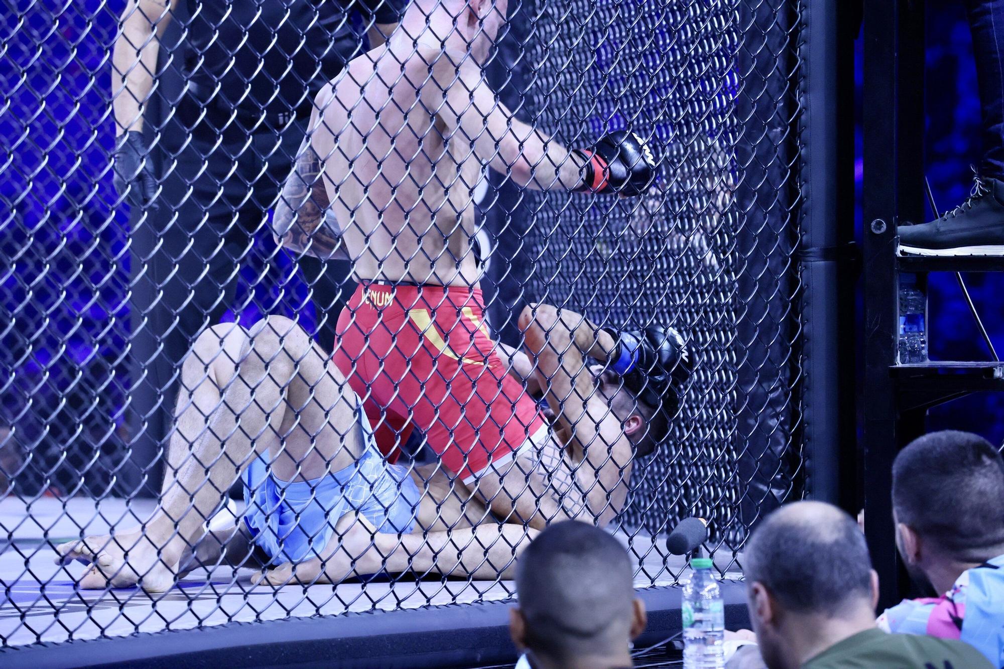 En imágenes: El Buesa se rinde al MMA con Topuria como estrella