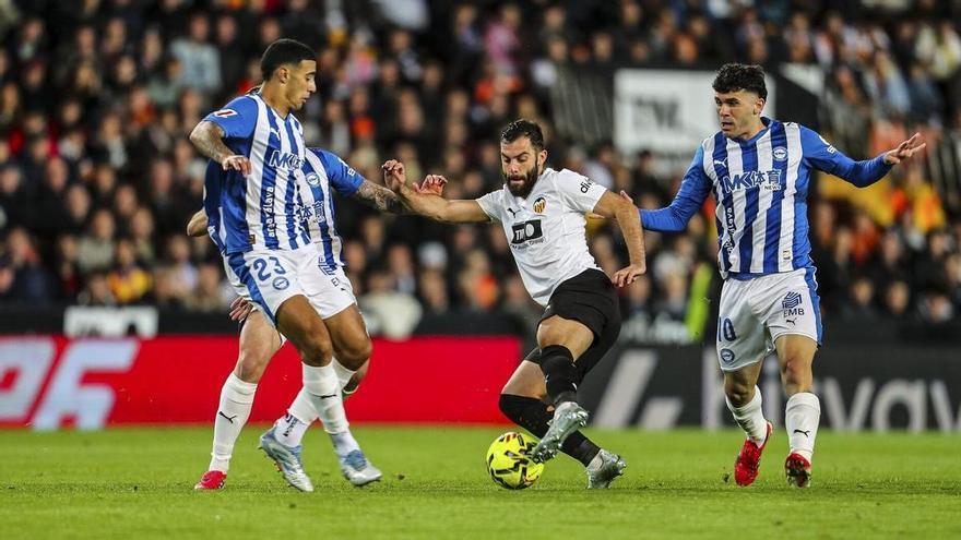 Cruel debut para Quique