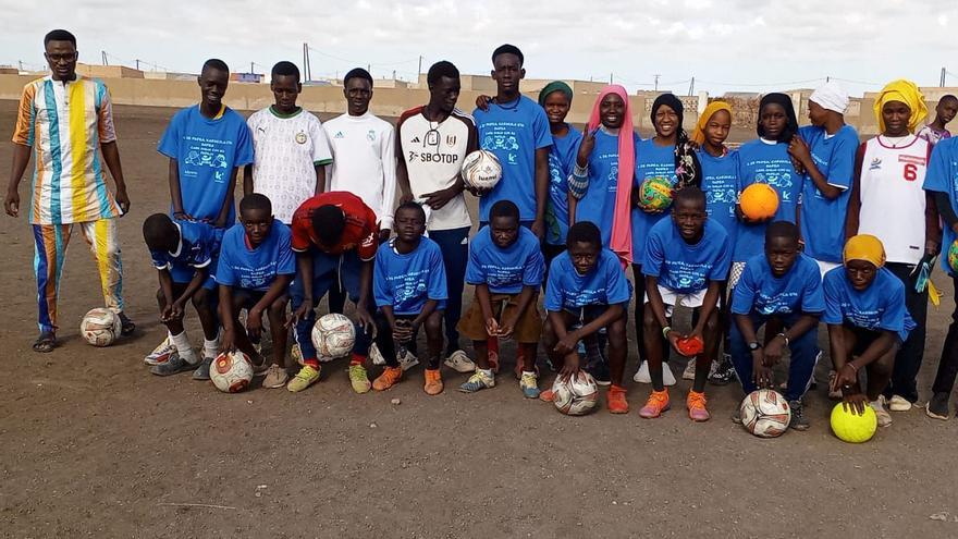 El CD Pamplona envía material deportivo a Senegal
