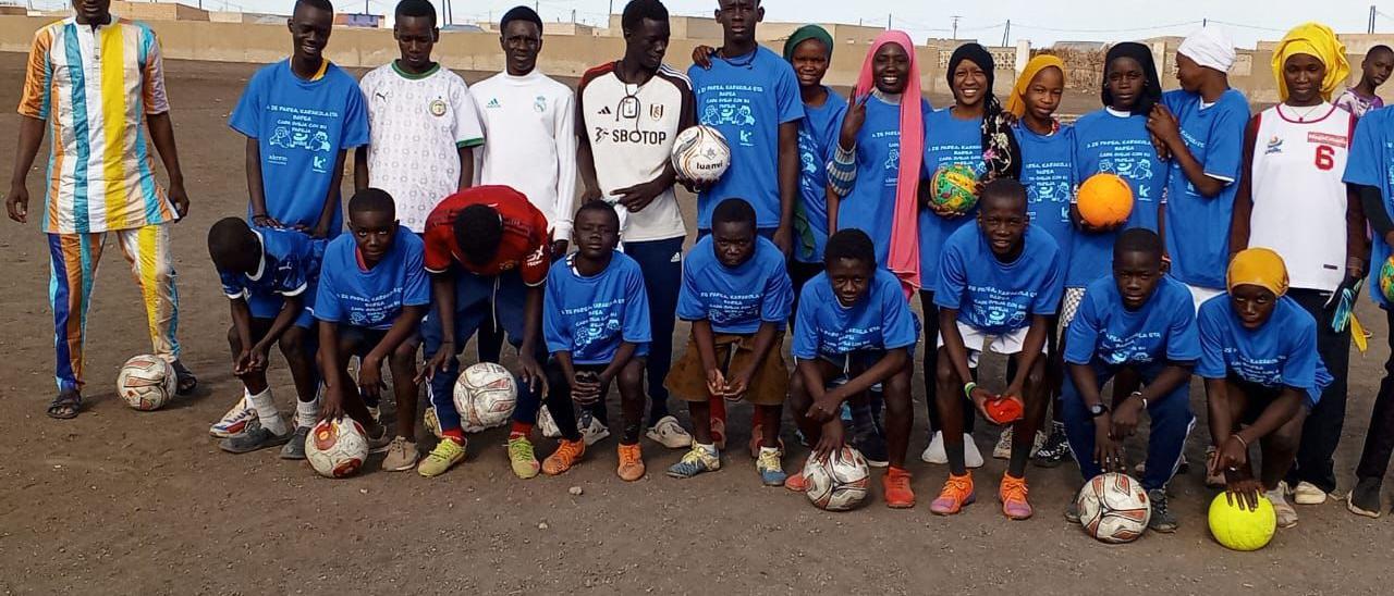 El CD Pamplona envía material deportivo a Senegal