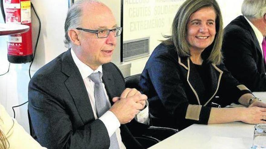 El ministro Montoro anunció ayer la devolución &quot;inmediata&quot; de un día libre a los funcionarios.