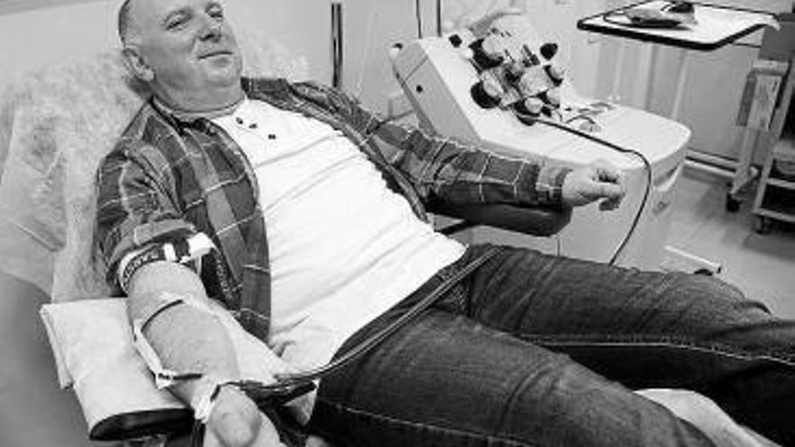 Antontxu Contreras, donando plasma por aféresis.