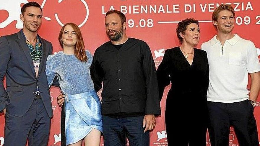 Reparto y director de ‘La Favorita’, en la presentación del filme.