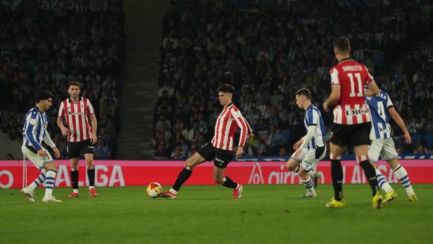 Rego: “¿El penalti? Se ve cómo los dos se van agarrando”