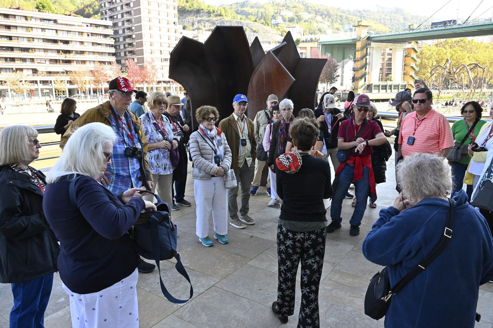 El Museo Guggenheim acoge a miles de visitantes en su 28º cumpleaños