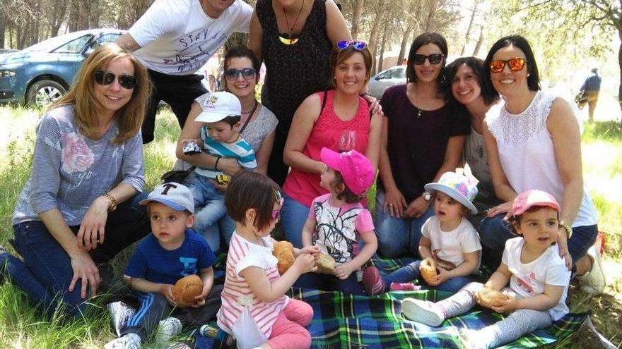 Los olitenses celebran Santa Brígida a pleno sol.
