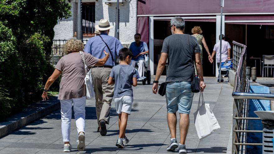 Un total de 10.321 progenitores Euskadi recibieron prestación de nacimiento y cuidado de menor en el primer semestre
