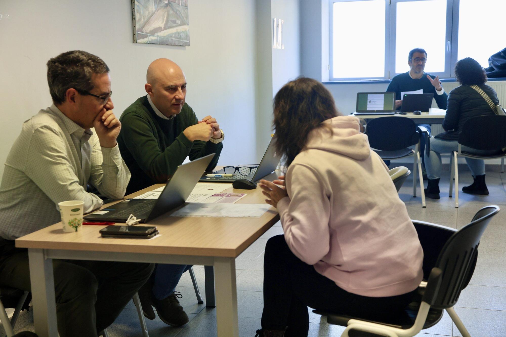 En imágenes: I Feria de Empleo de Aiaraldea