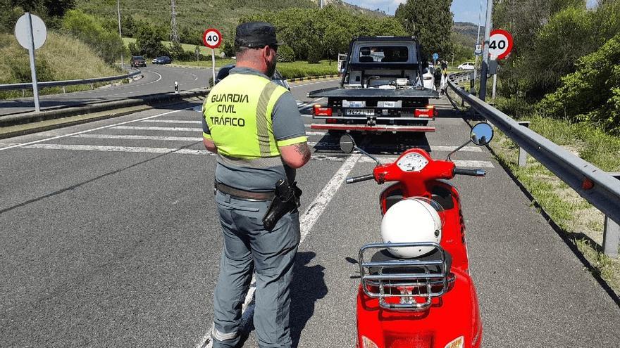 Un motorista de 61 años, herido tras una caída en la PA-30 en Ansoáin