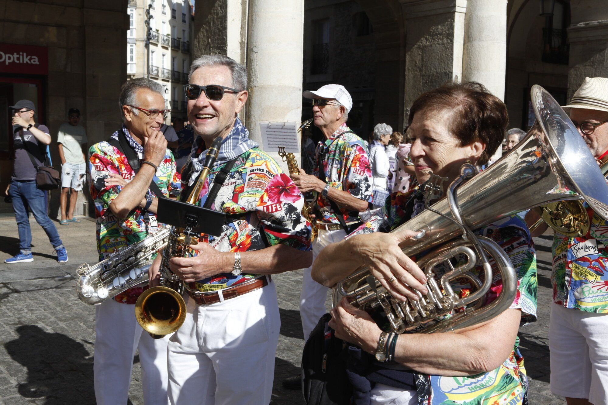 Los blusas y neskas veteranos ya disfrutan de su día en La Blanca