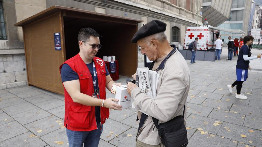 El Día de la Banderita de la Cruz Roja recoge donativos para capacitar a la sociedad frente a emergencias