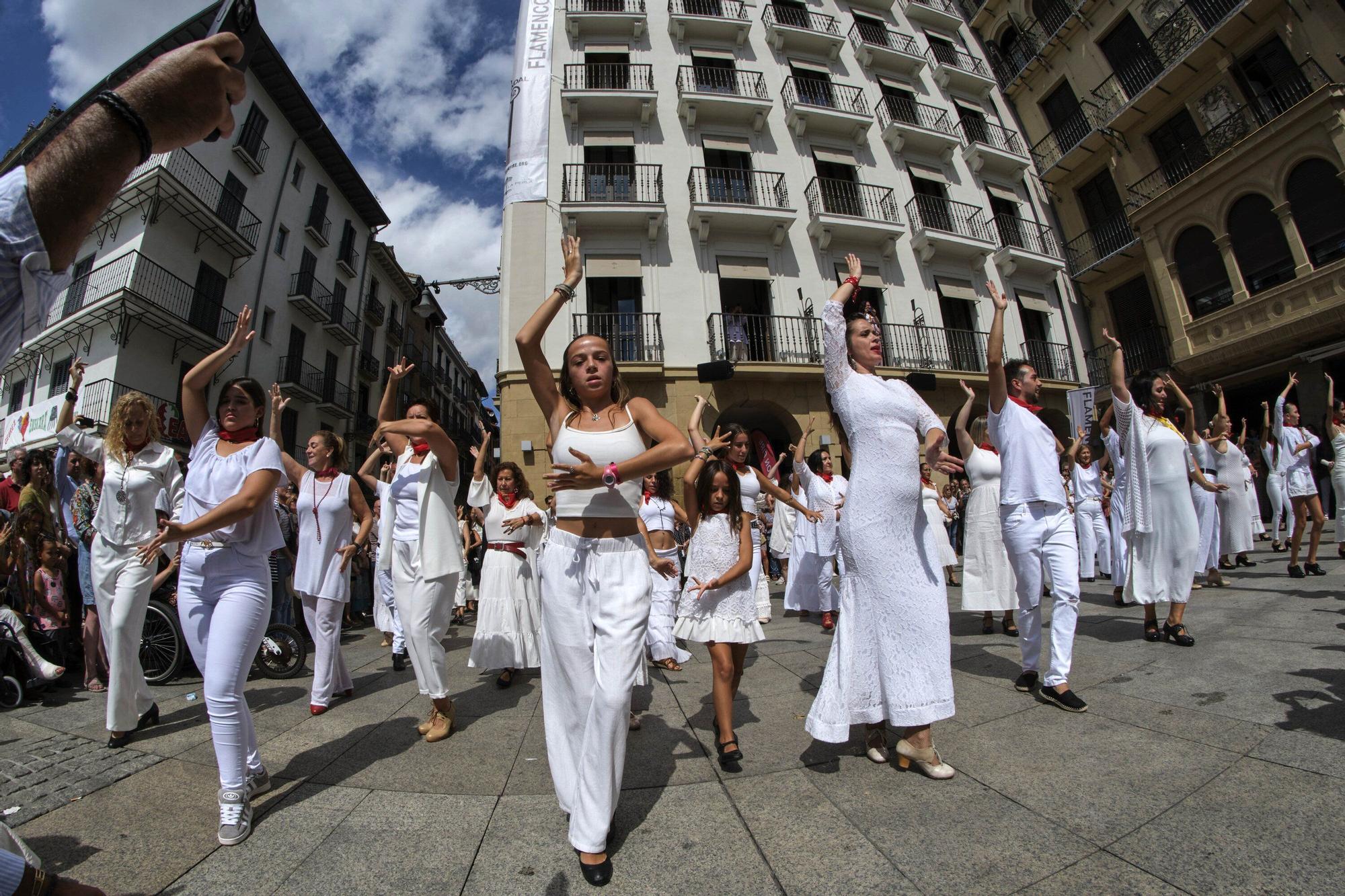 &#039;Flashmob&#039; frente al Hotel La Perla, en el marco del Flamenco On Fire.