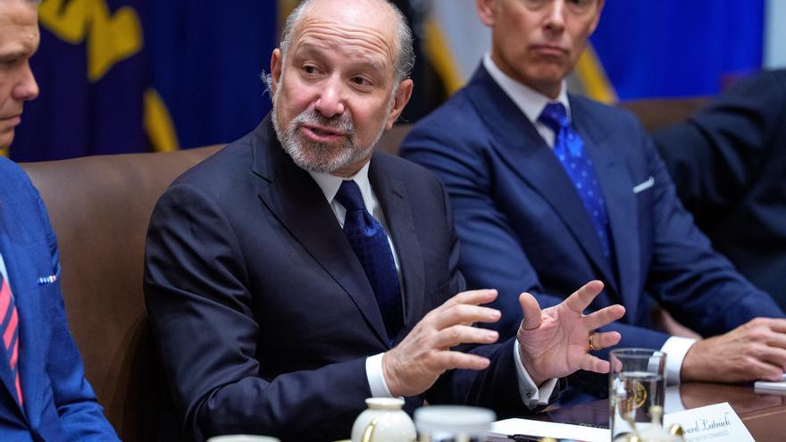 El secretario de Comercio de Estados Unidos admite haber visitado la isla de Epstein