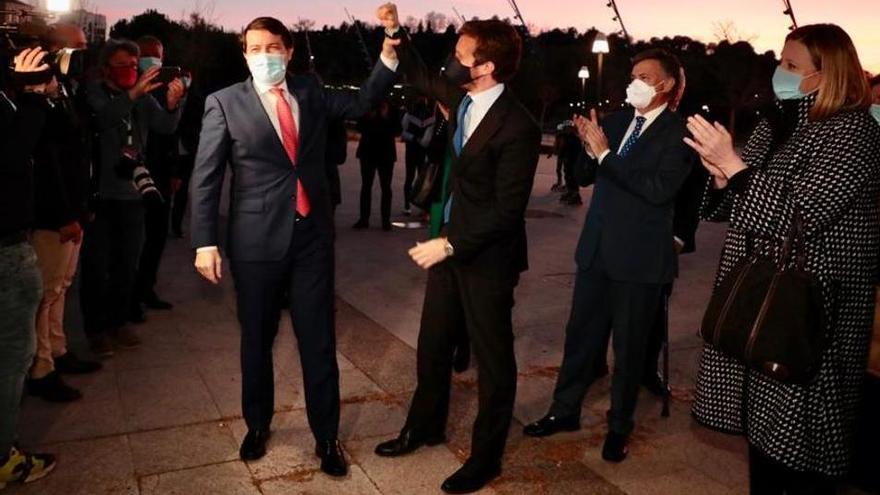 Pablo Casado y A. Fernández Mañueco celebran el fracaso de la moción de censura en Castilla y León