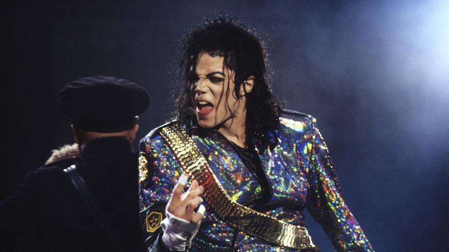 Subastan por 113.000 euros unos guantes de Michael Jackson: se los regaló a un guardia durante unos ensayos en Wembley