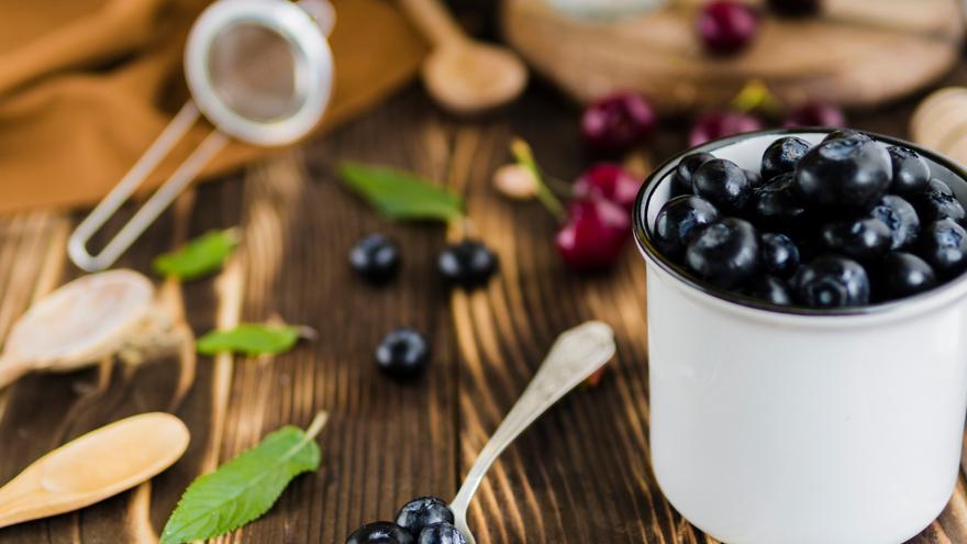 Dos mousses frescas para acabar un menú navideño, una de arándanos y otra de limón