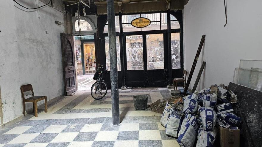 Un súper en un local centenario de Pamplona