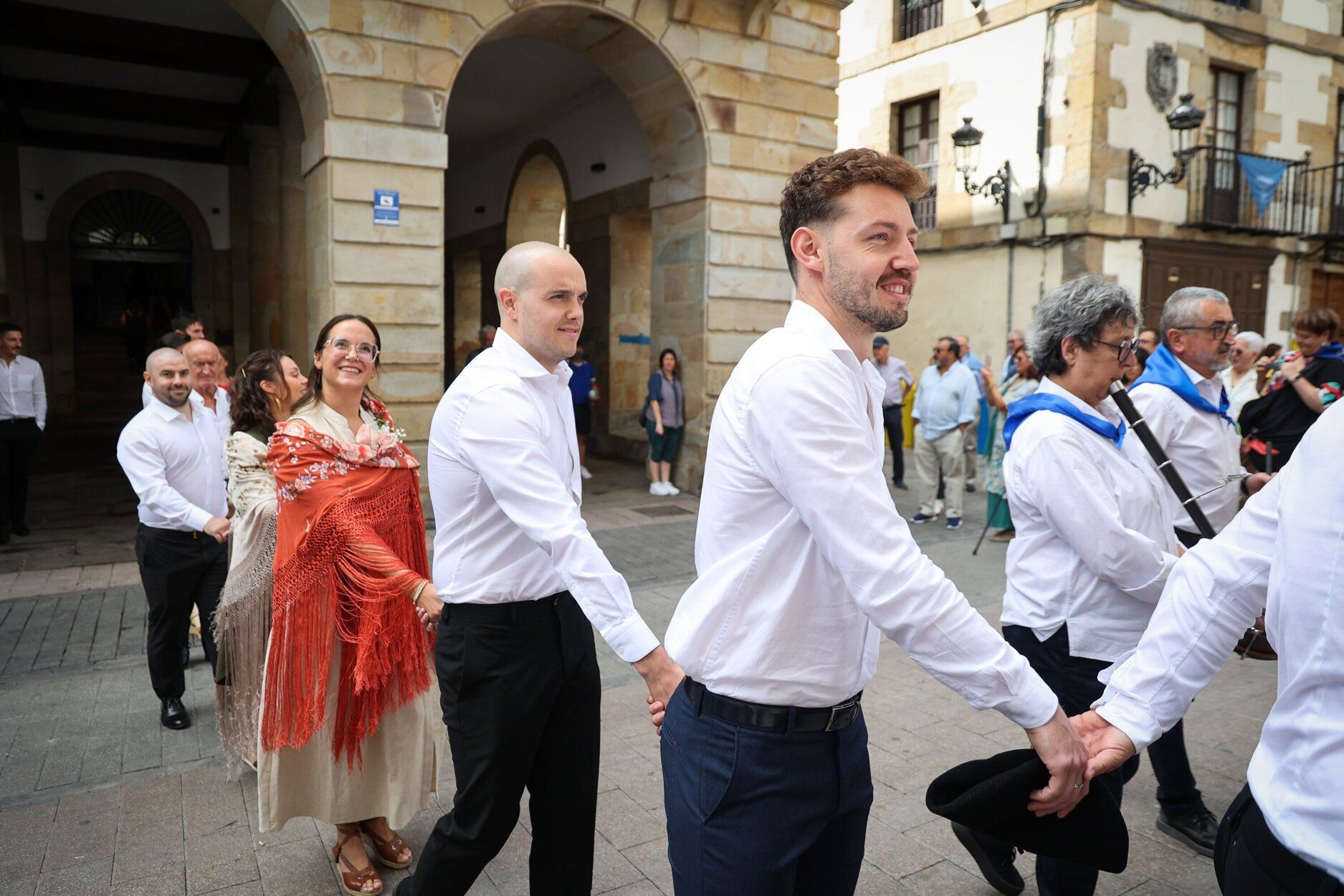 Emoción en Ordizia con el baile de los Santaneros
