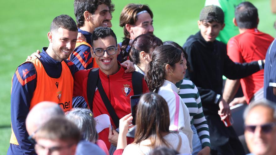 Osasuna prepara el duelo ante el Betis arropado por casi 400 personas en Tajonar