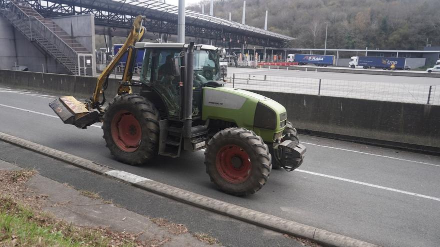 ENBA, EHNE y UAGN se manifestarán el día 15 en la muga ante el "desamparo" frente a la dermatosis nodular
